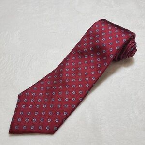 Arrow Dover 100% Silk Dot Pattern Red Tie. Size OS
